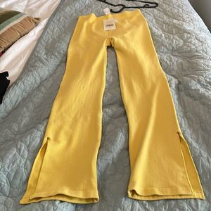 New with tags yellow Fabletics seamless high waisted pants size extra large